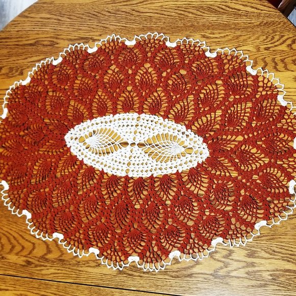 Hand Crafted Other - New Hand Crafted Russet & White Pineapple 32" x 22 1/2" Doily
